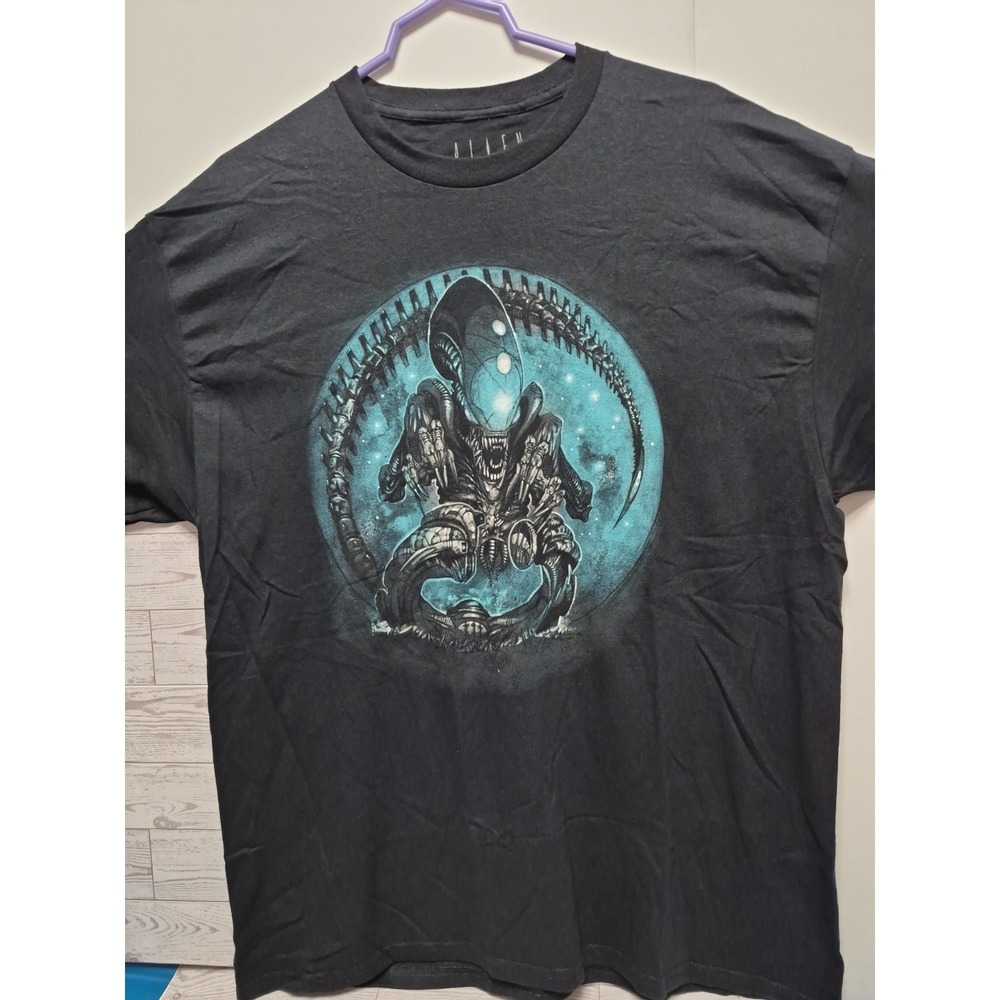 ALien  movie t shirt BLACK  SIZE XL Lootwear 2022